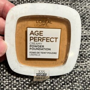 NWT L’Oreal Age Perfect Creamy Powder Foundation
